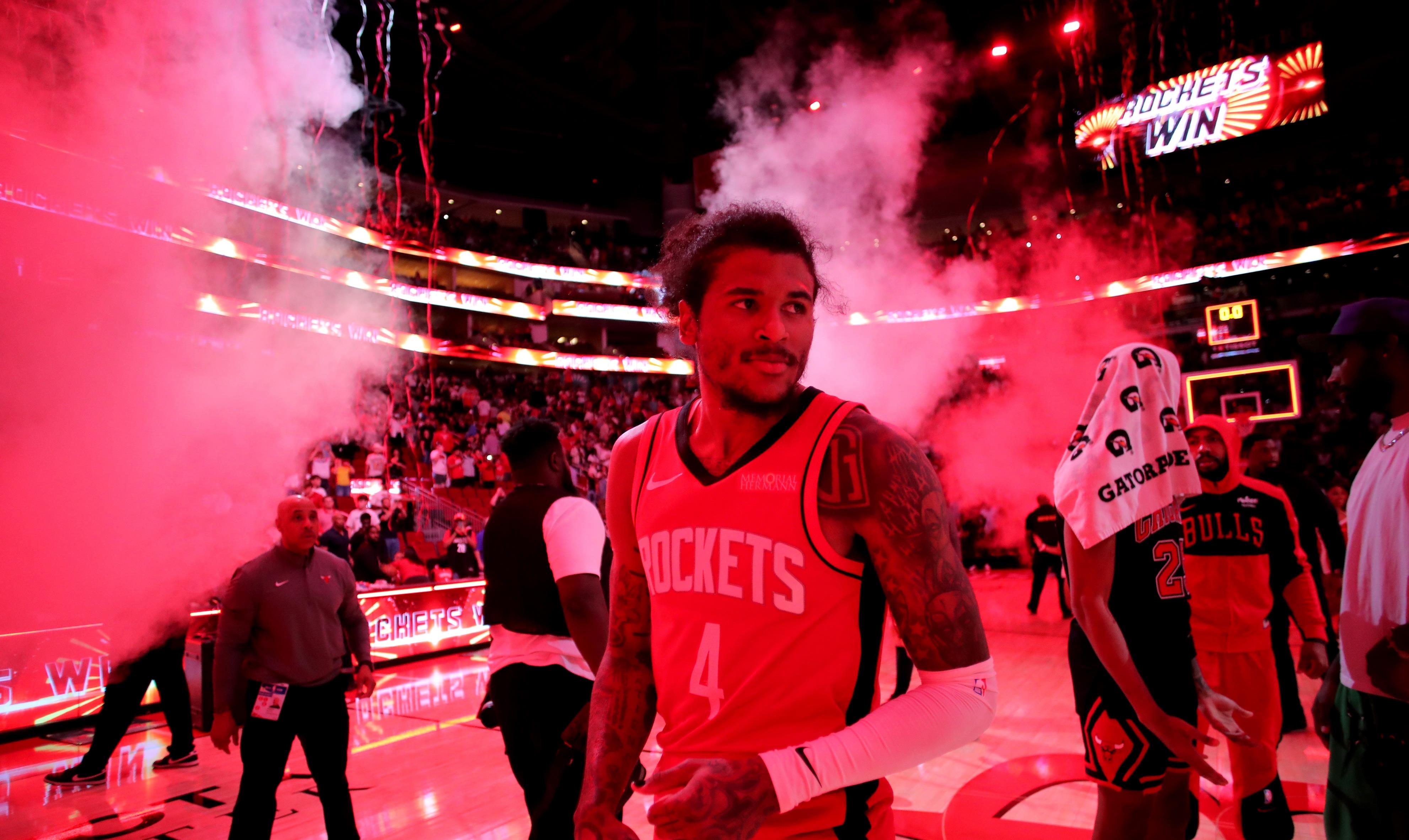 米兰-巴西男篮力克火箭，瓦兰丘纳斯制霸全场的简单介绍