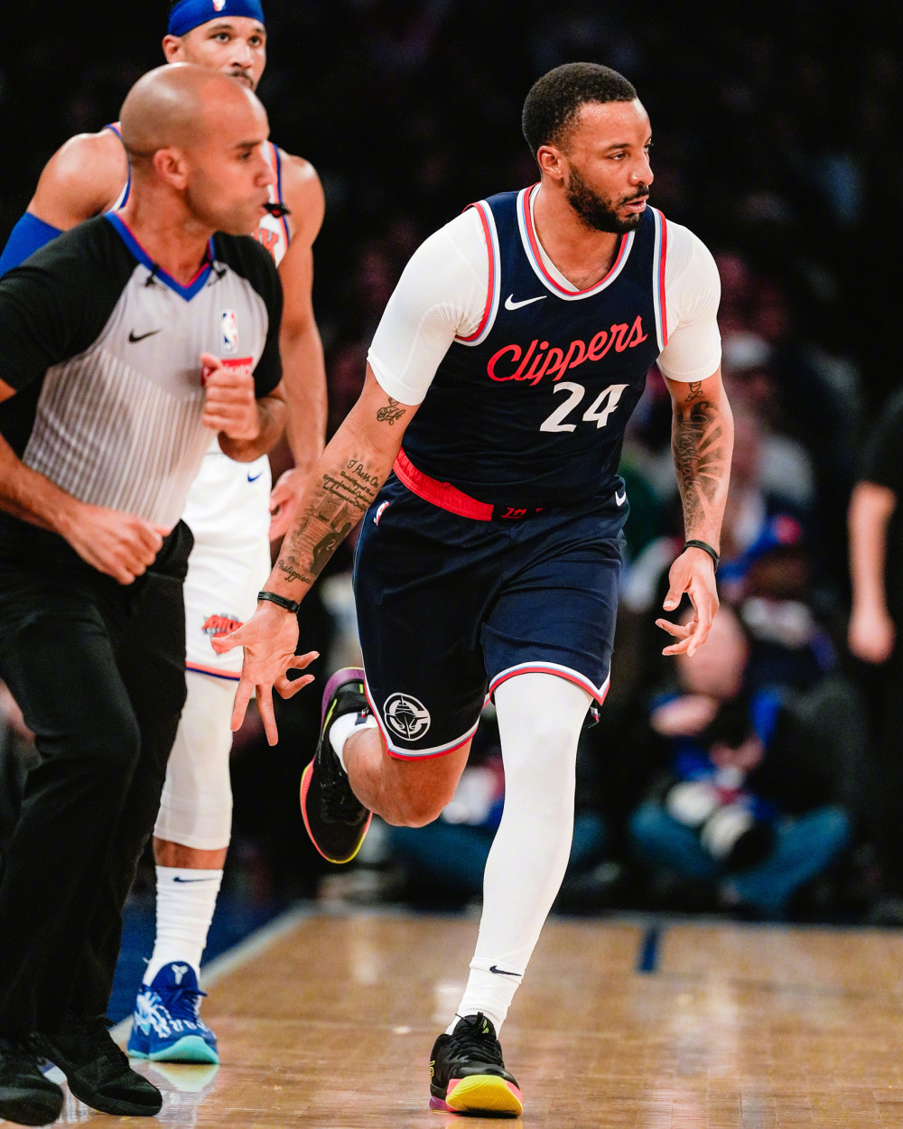 米兰体育下载-快船大胜尼克斯,莱昂纳德勇拔头筹的简单介绍