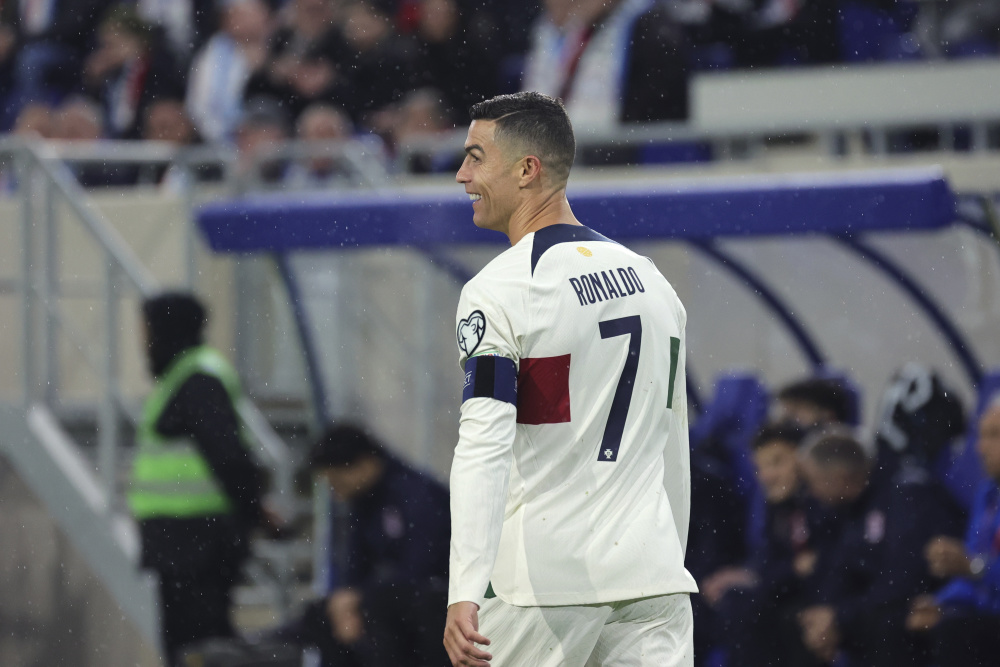 关于葡萄牙2-1胜卢森堡,提前晋级欧预赛决赛的信息 关于葡萄牙2-1胜卢森堡,提前晋级欧预赛决赛的信息