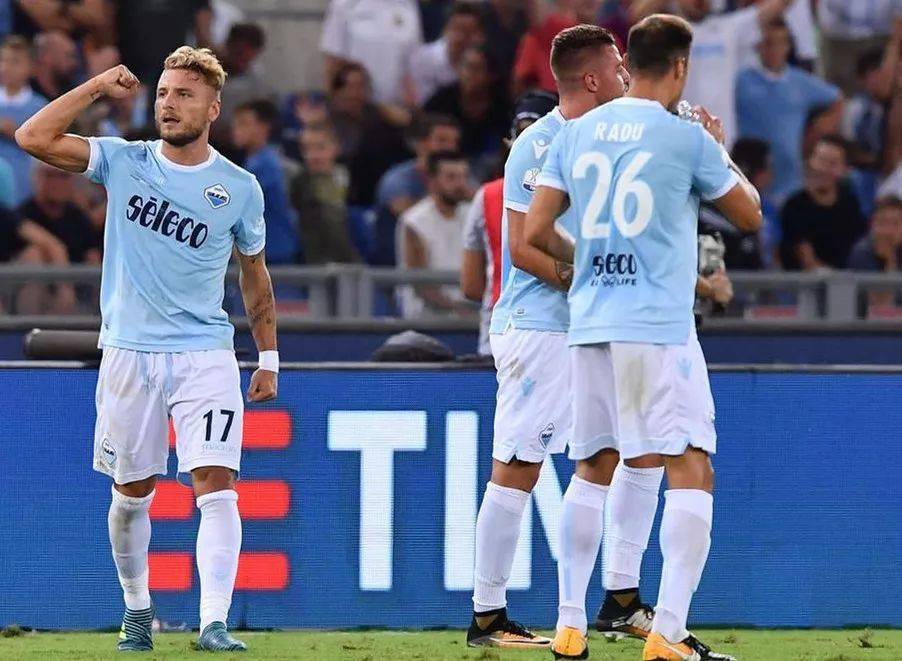 足球比赛胜负难料,球员拼尽全力谋求突破的简单介绍 足球比赛胜负难料,球员拼尽全力谋求突破的简单介绍