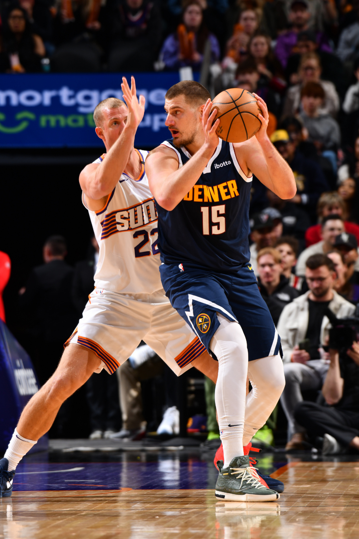 米兰体育-球队实力对决,篮球盛宴吸引满城人的简单介绍