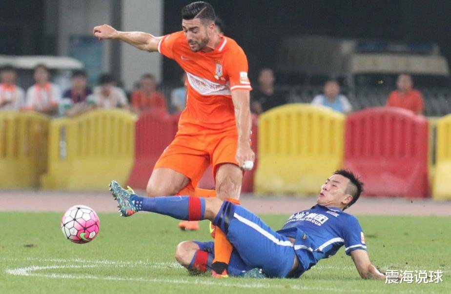 赛场上的激烈对决引发球迷热议，谁将脱颖而出？的简单介绍