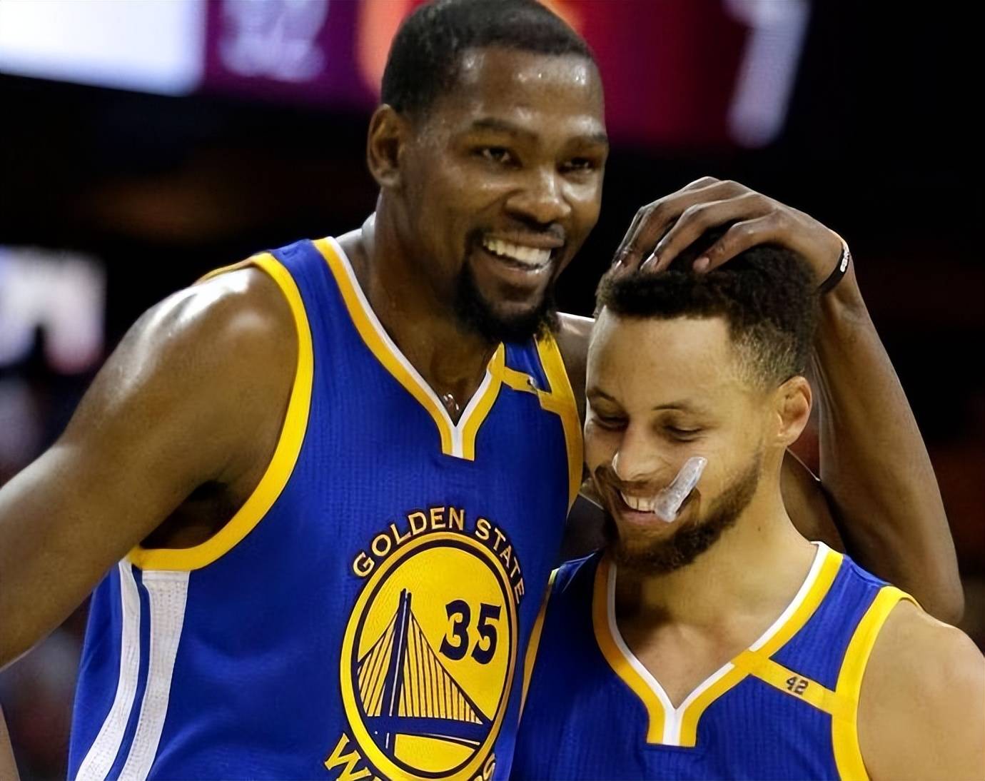 米兰体育-包含勇士大胜猛龙，杜兰特狂砍35分的词条