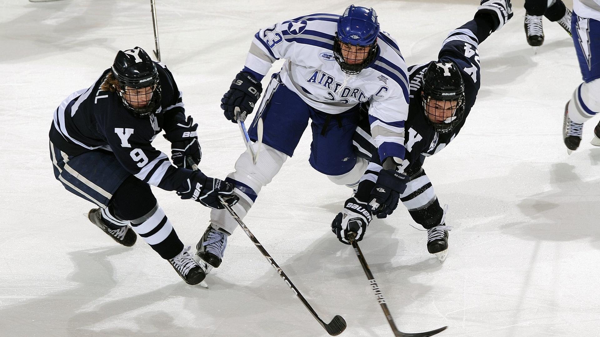 米兰体育下载-哈登进攻端如入无人之境，雄鹿铁血防守难阻开拓者火力全开